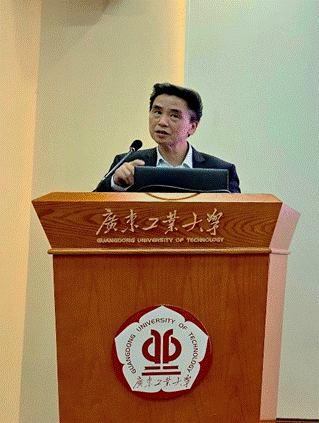 人手拿着唱片的封面 AI 生成的内容可能不正确。 人手拿着唱片的封面 AI 生成的内容可能不正确。